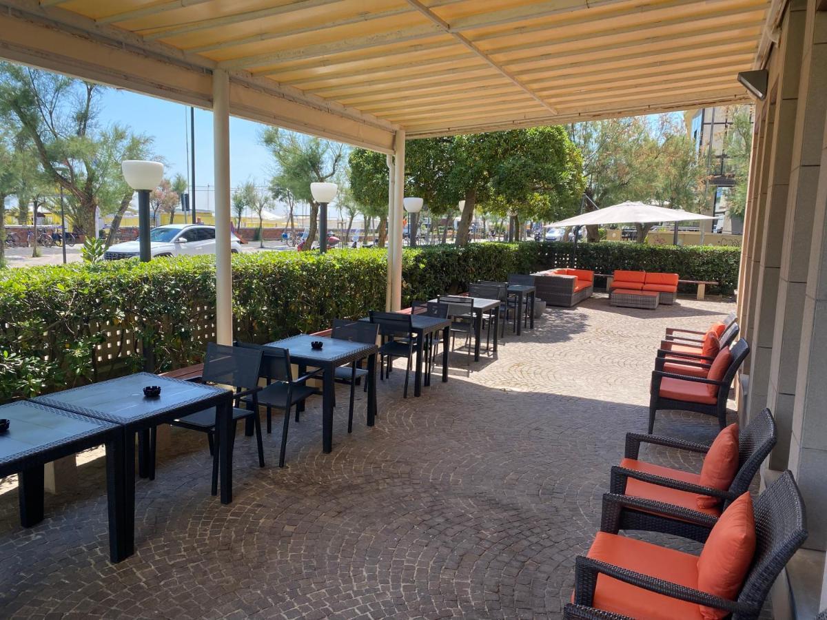 Hotel Nettuno Pesaro Exterior photo