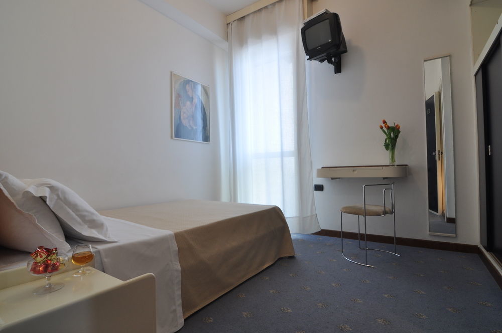 Hotel Nettuno Pesaro Exterior photo