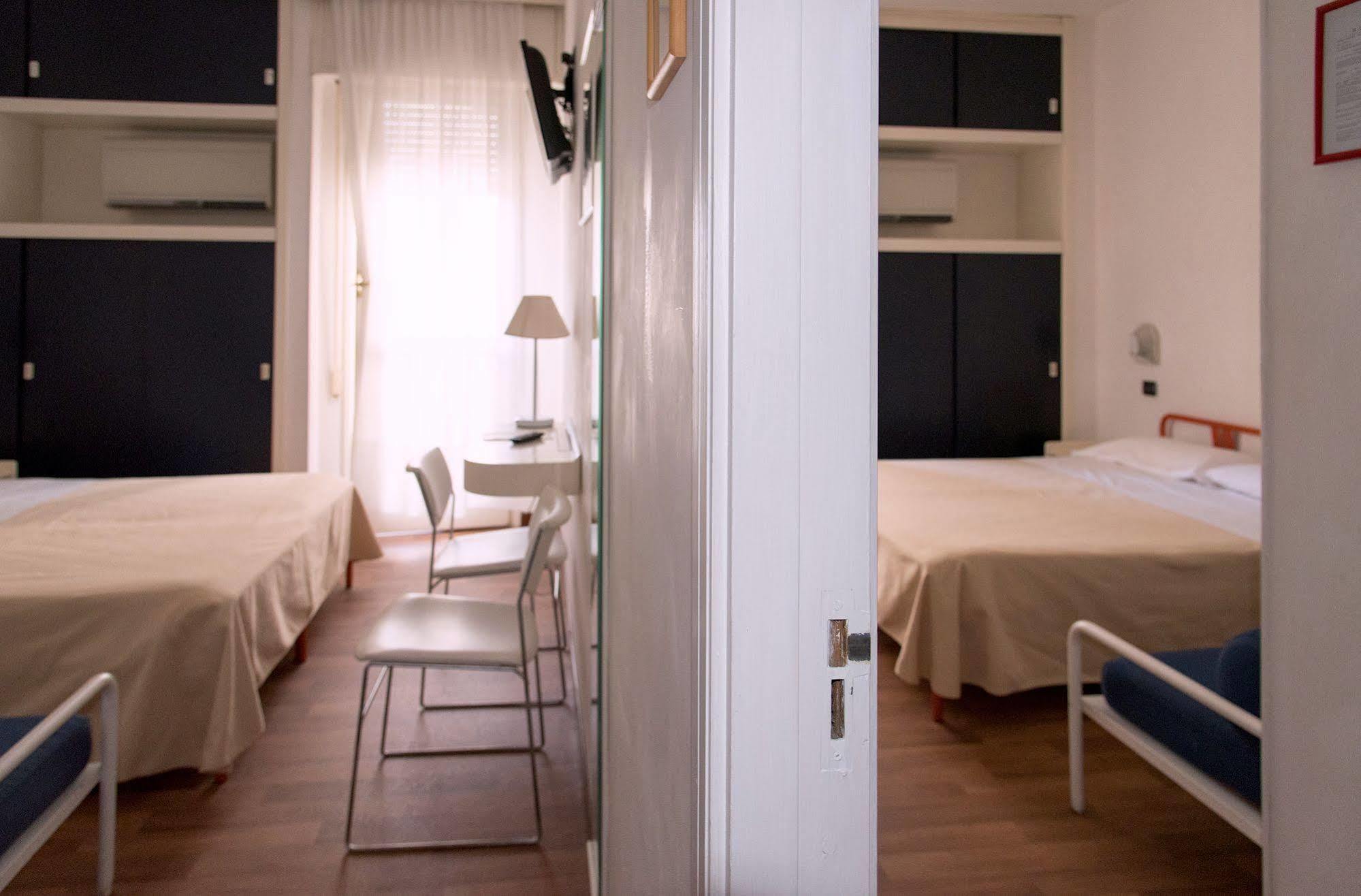 Hotel Nettuno Pesaro Exterior photo