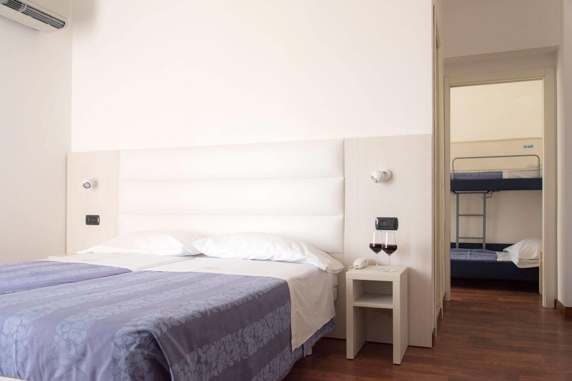 Hotel Nettuno Pesaro Exterior photo